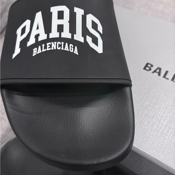 Brand New Balenciaga pool slides with dust bags. Size 39 / 9 US - Picture 6 of 10